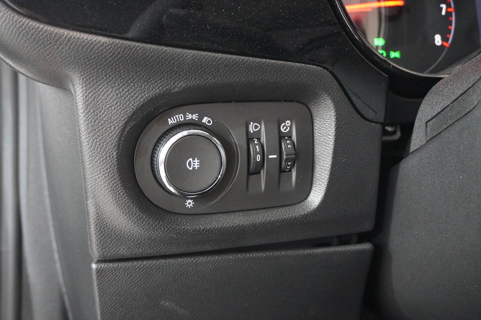 Fahrzeugabbildung Opel Corsa F 1.2T EDITION AT NAVI/LED/SPORT/TEMP/DAB+