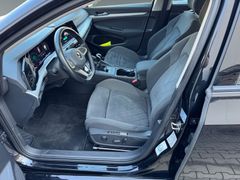 Fahrzeugabbildung Volkswagen Golf VIII Variant Life 2,0 TDI Navi Sitzh ACC