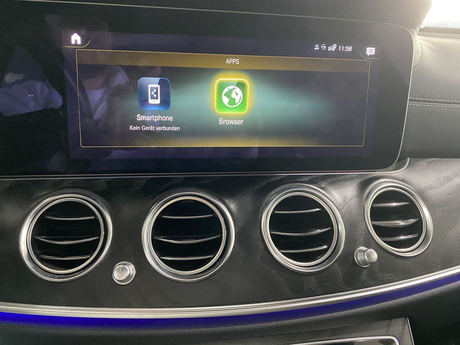 Fahrzeugabbildung Mercedes-Benz E 220 d T AMG/PANO/STHZG/´20/DIS/BUR/AHK/