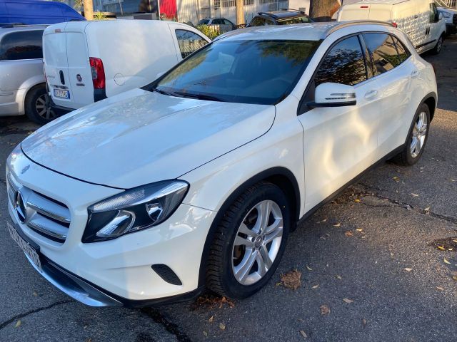 MERCEDES-BENZ GLA 180