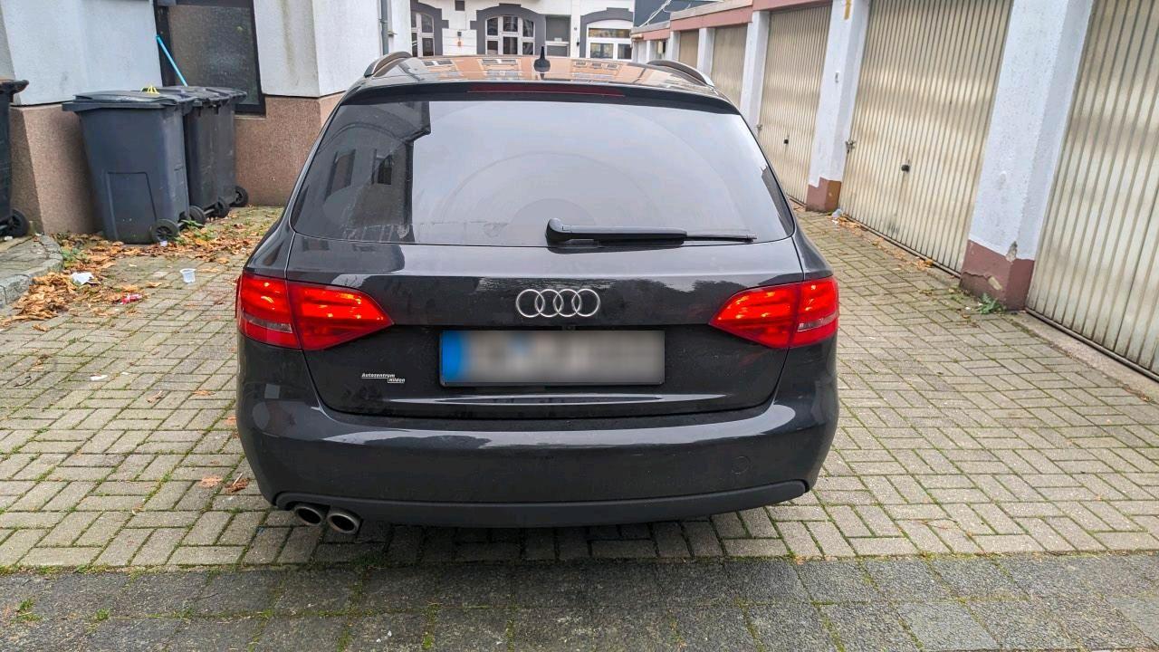 Audi A4 2011 — вигляд ззаду