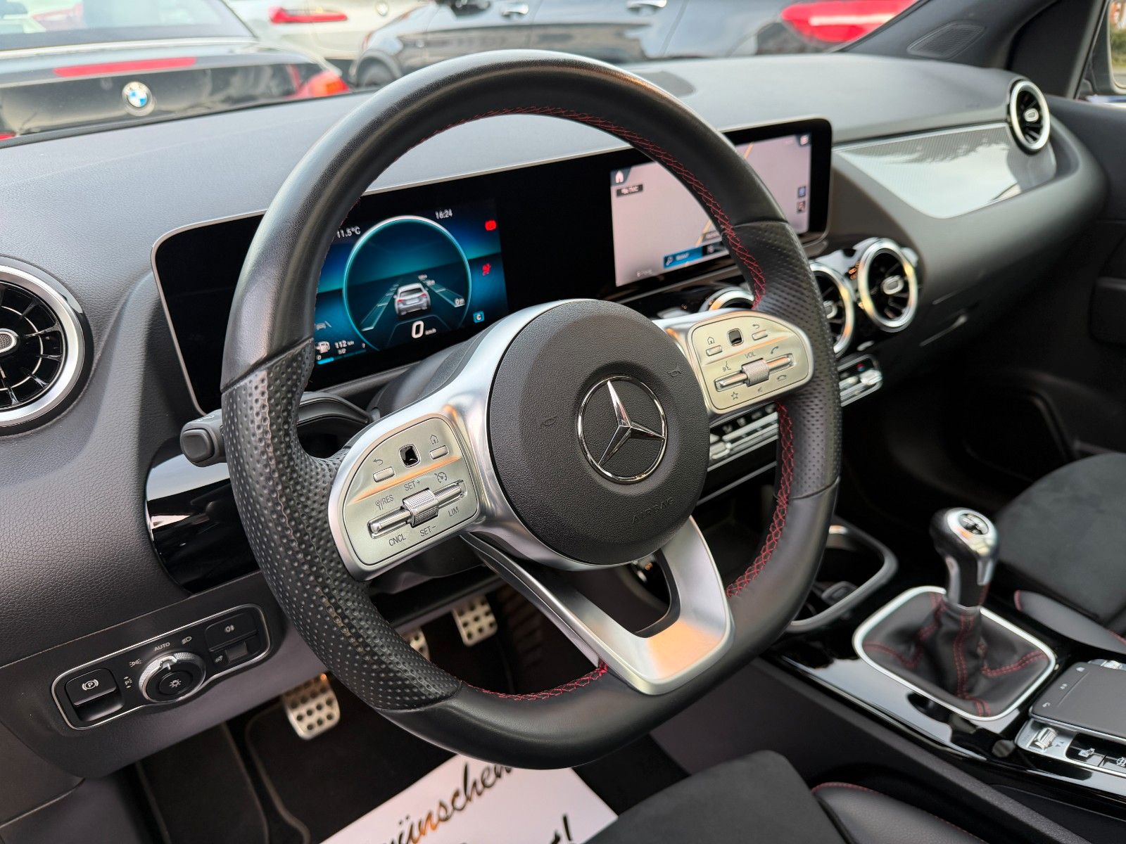 Fahrzeugabbildung Mercedes-Benz B 180 AMG LINE PANO NAVI KAMERA MBUX LED AHK