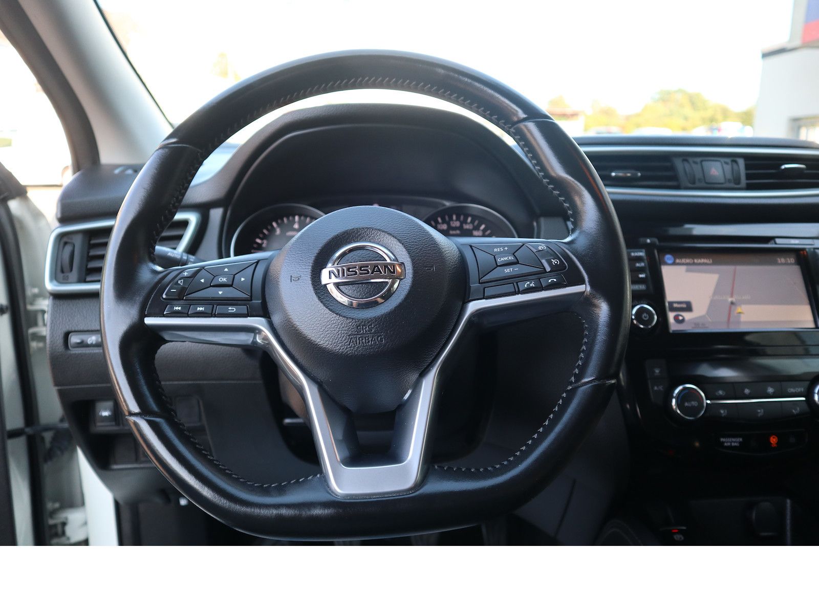 Fahrzeugabbildung Nissan Qashqai N-Connecta Navi Tempo Scheckheftgepflegt