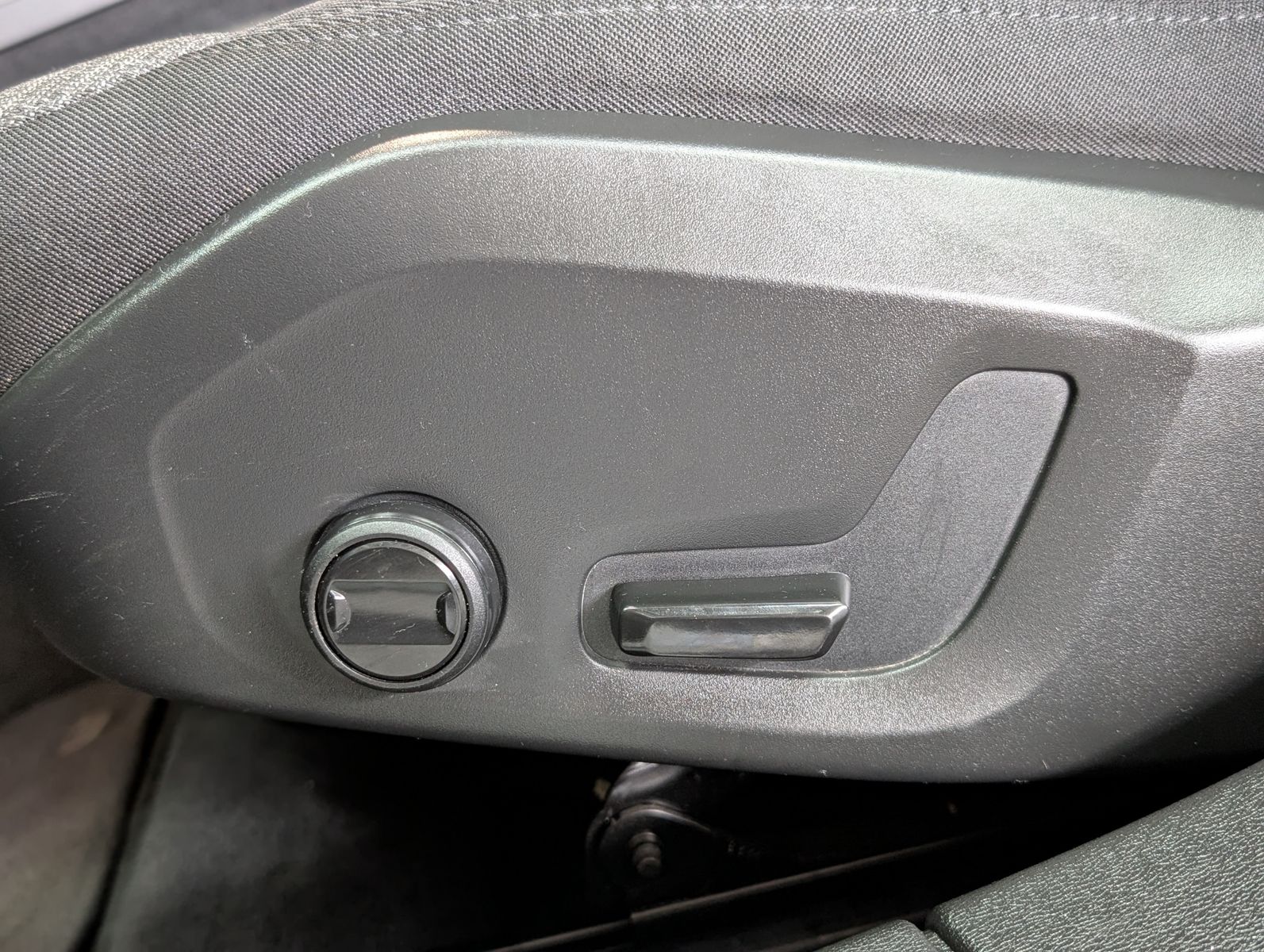 Fahrzeugabbildung Volvo V60 B3 Core 2.0Turbo MHEV VIRT LED APP SOUND AHK