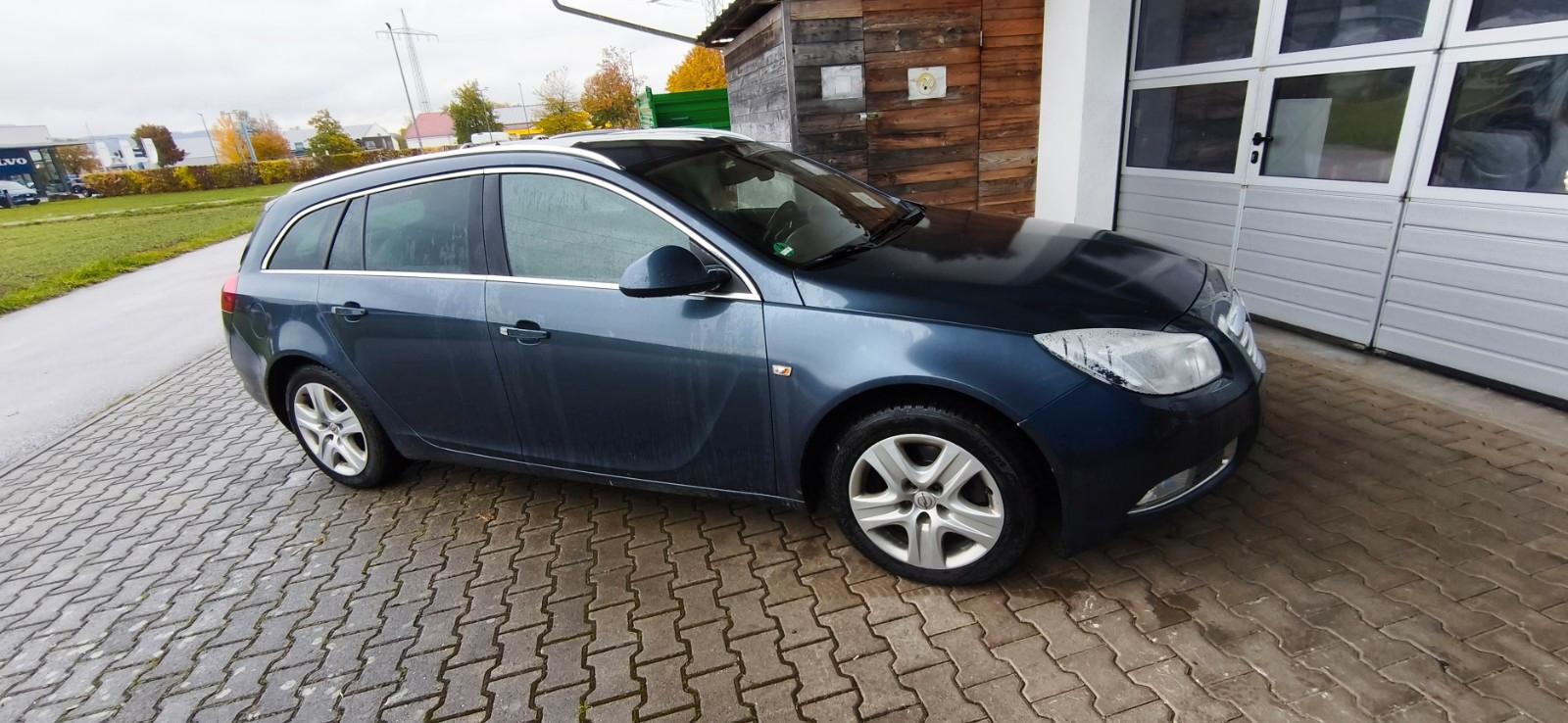 Opel Insignia 2009 — rear view