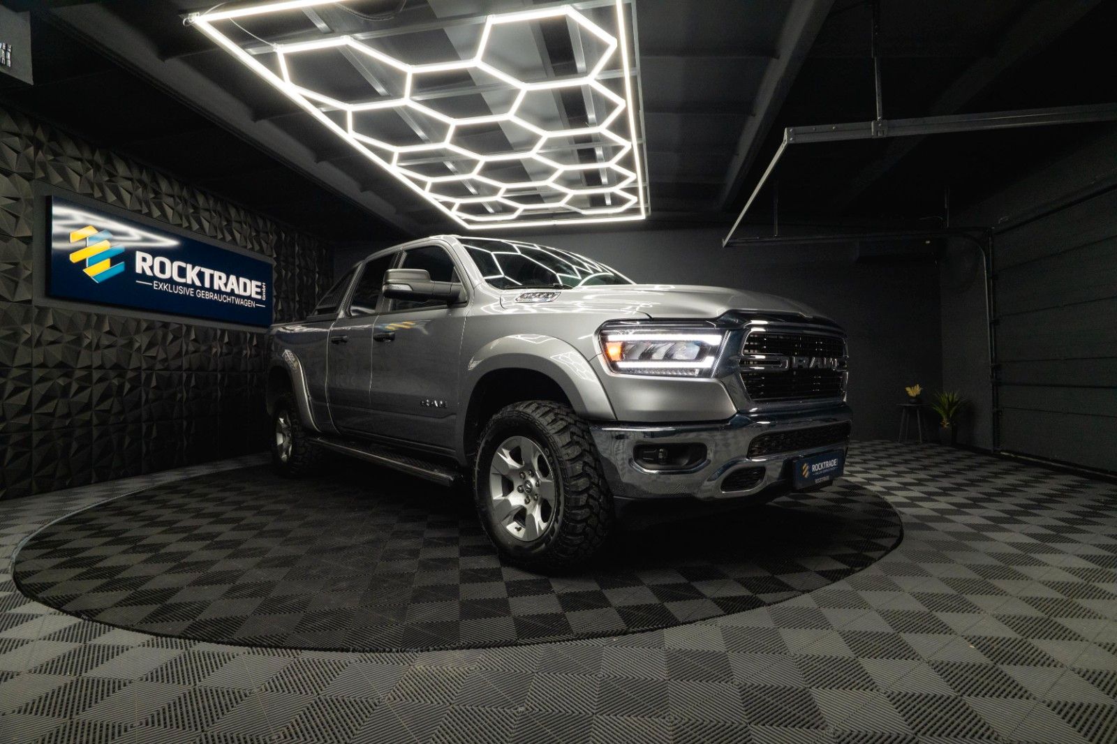 Fahrzeugabbildung Dodge RAM 5.7 V8 HEMI 4x4 OFFROAD Bodylift LONGBED LED