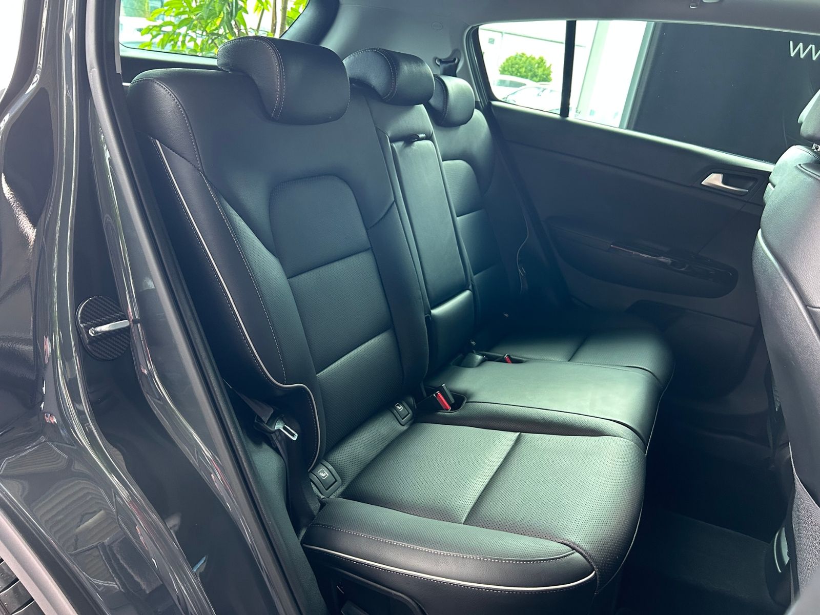 Fahrzeugabbildung Kia Sportage Platinum Edition 4WD PANO LEDER 19"