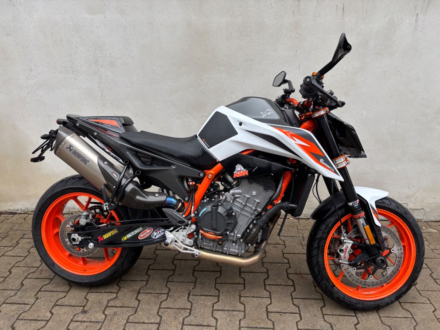 Fahrzeugabbildung KTM 890 Duke R Akrapovic viel Zubehör