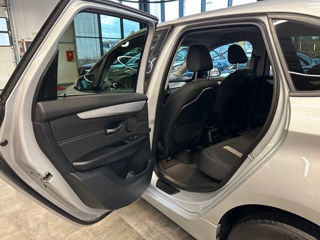 BMW 218 d Active Tourer*Klima*AHK*LED*Navi*Bluetooth