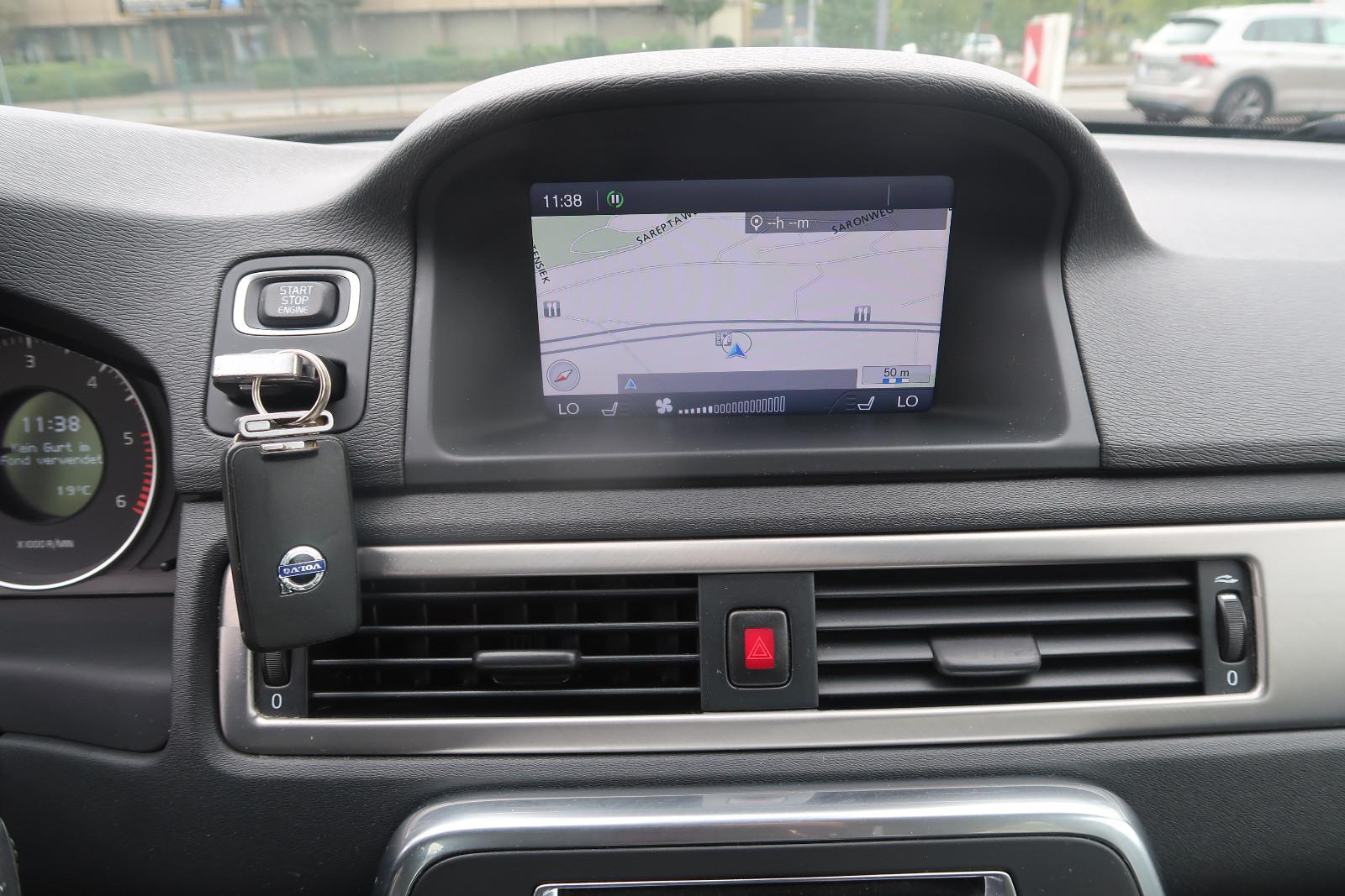 Volvo V70 2011 — photo 13