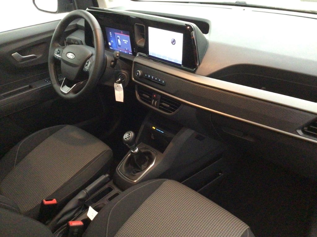 Fahrzeugabbildung Ford Tourneo Courier Trend Sitzheizung, Rückfahrkamer