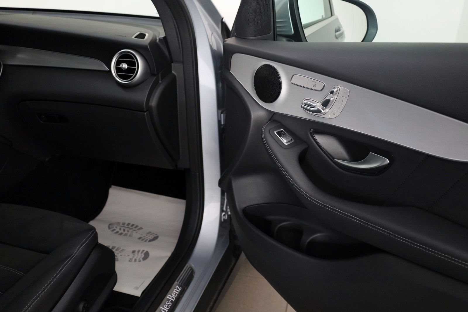 Fahrzeugabbildung Mercedes-Benz GLC 300 e 4M,AMG-line, Navi,LED,360Kam,Pano,AHK