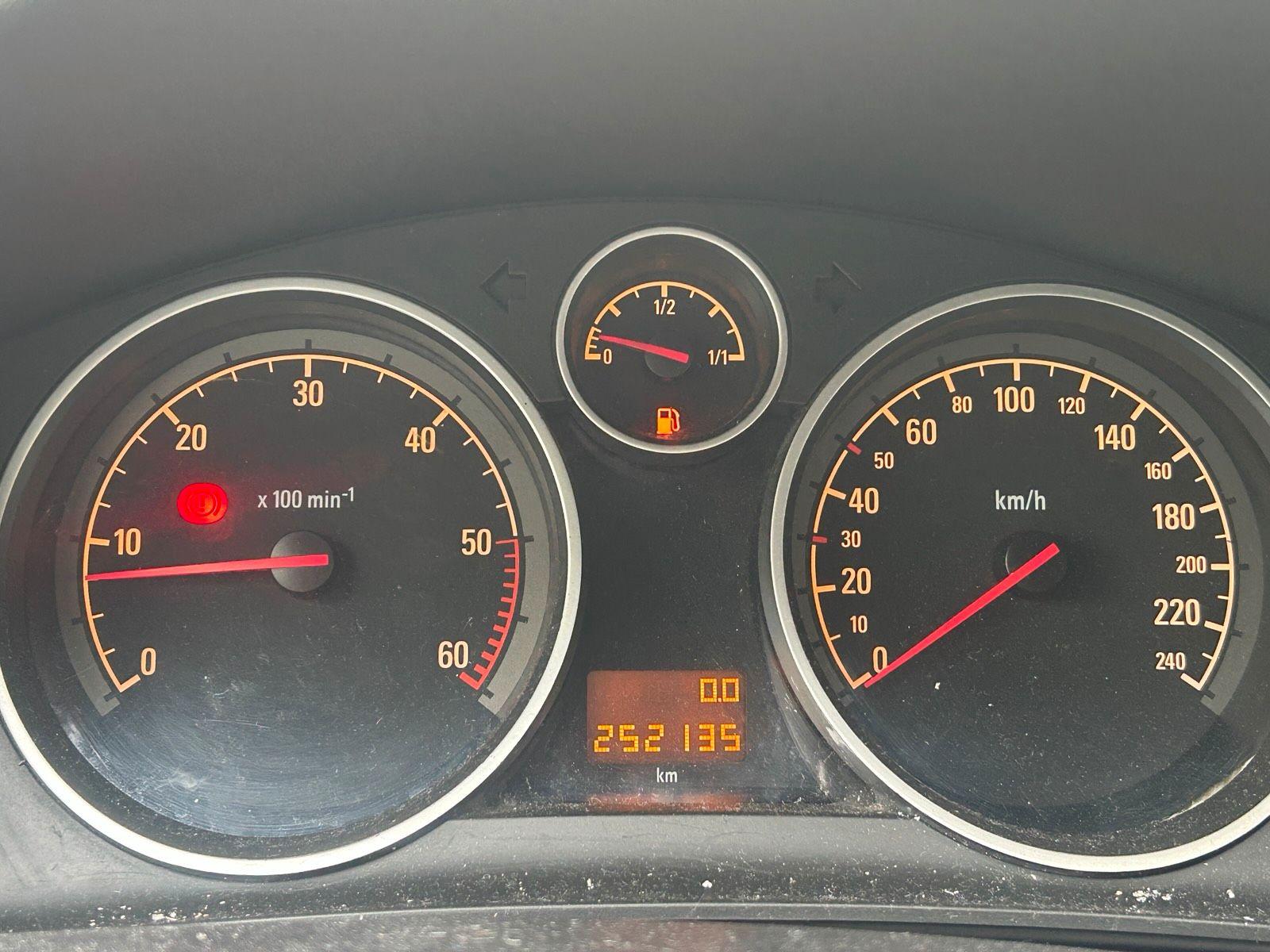 Opel Astra 2006 — photo 11