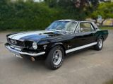 Ford Mustang V8 - Restauriert & Top-Zustand - Ford Mustang aus 1966: Coupé