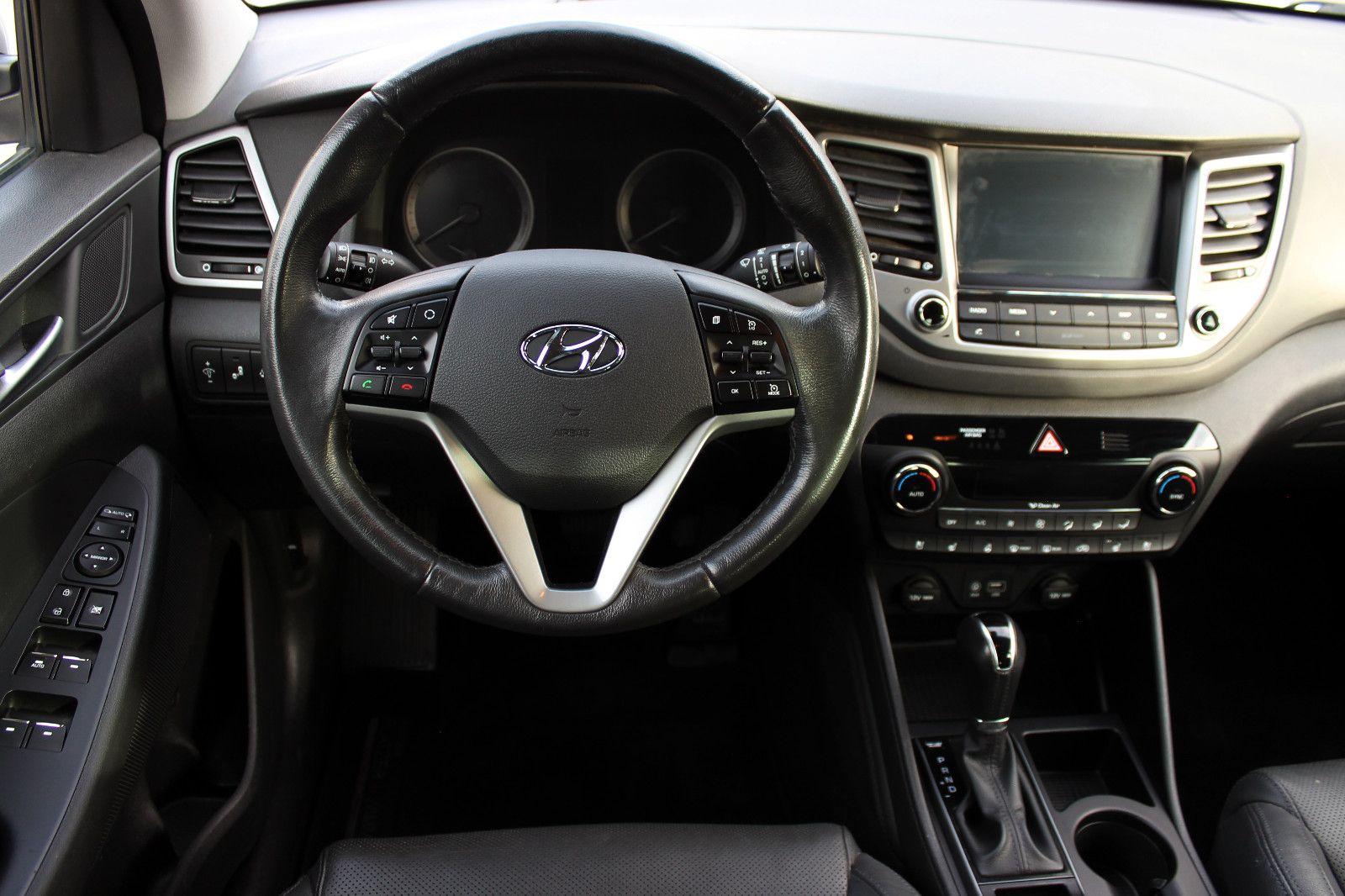 Fahrzeugabbildung Hyundai Tucson 1.6 Turbo Premium 4WD LED SHZ AHK KAM BT