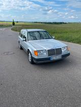 Mercedes-Benz Mercedes 230 124 T Modell - Mercedes-Benz 230 mit Benzin-Antrieb: Kombi, Automatik