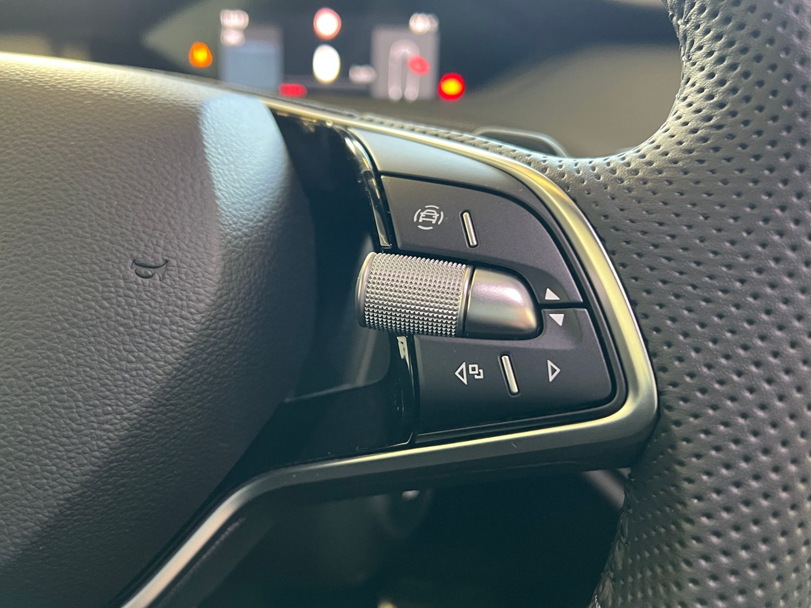 Fahrzeugabbildung SKODA Enyaq 85x Sportline *AHK,Panorama,20"-LM-Felge*
