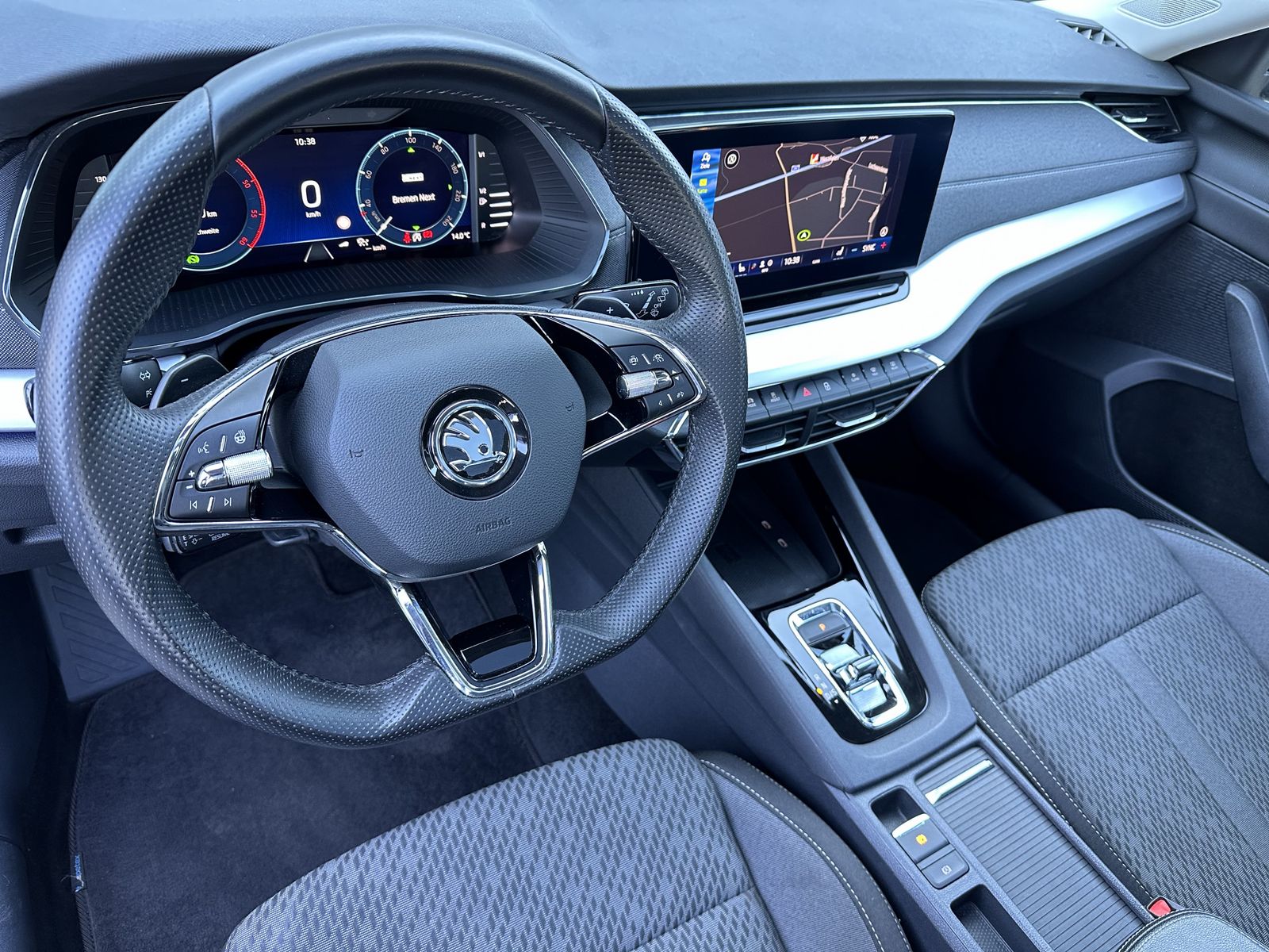 Fahrzeugabbildung SKODA Octavia Combi 2.0 TDI DSG FiEdition NAV+LED+PANO