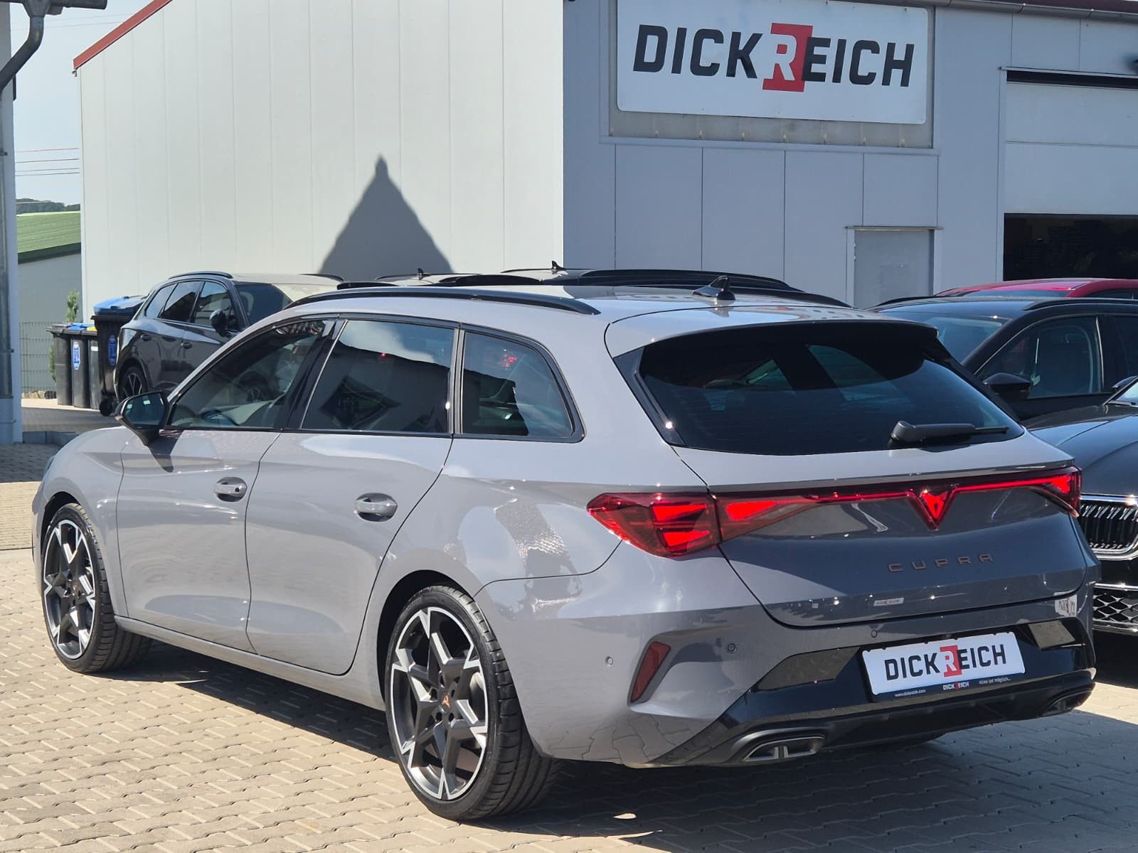 Fahrzeugabbildung CUPRA Leon 1.5 eTSI PANO*DCC*MATRIX*DINAMICA*AHK*5JG.