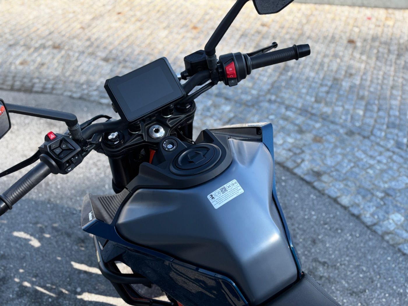 Fahrzeugabbildung KTM 390 Duke Modell 2025 Quickshifter+ mit Sturzbüge