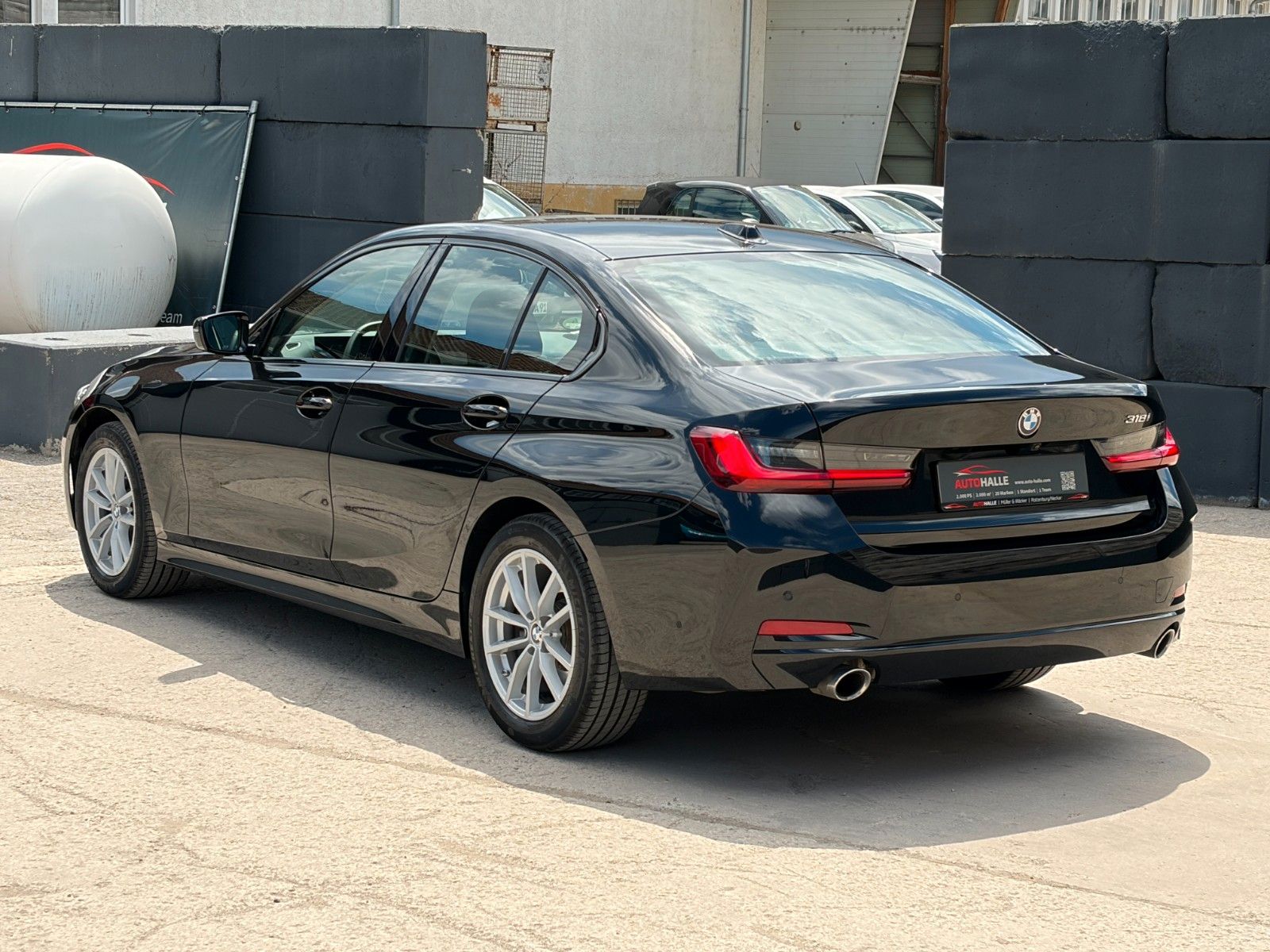 Fahrzeugabbildung BMW 318i Limo Cockpit+ Alarm Ambiente 3-ZKlima CAM
