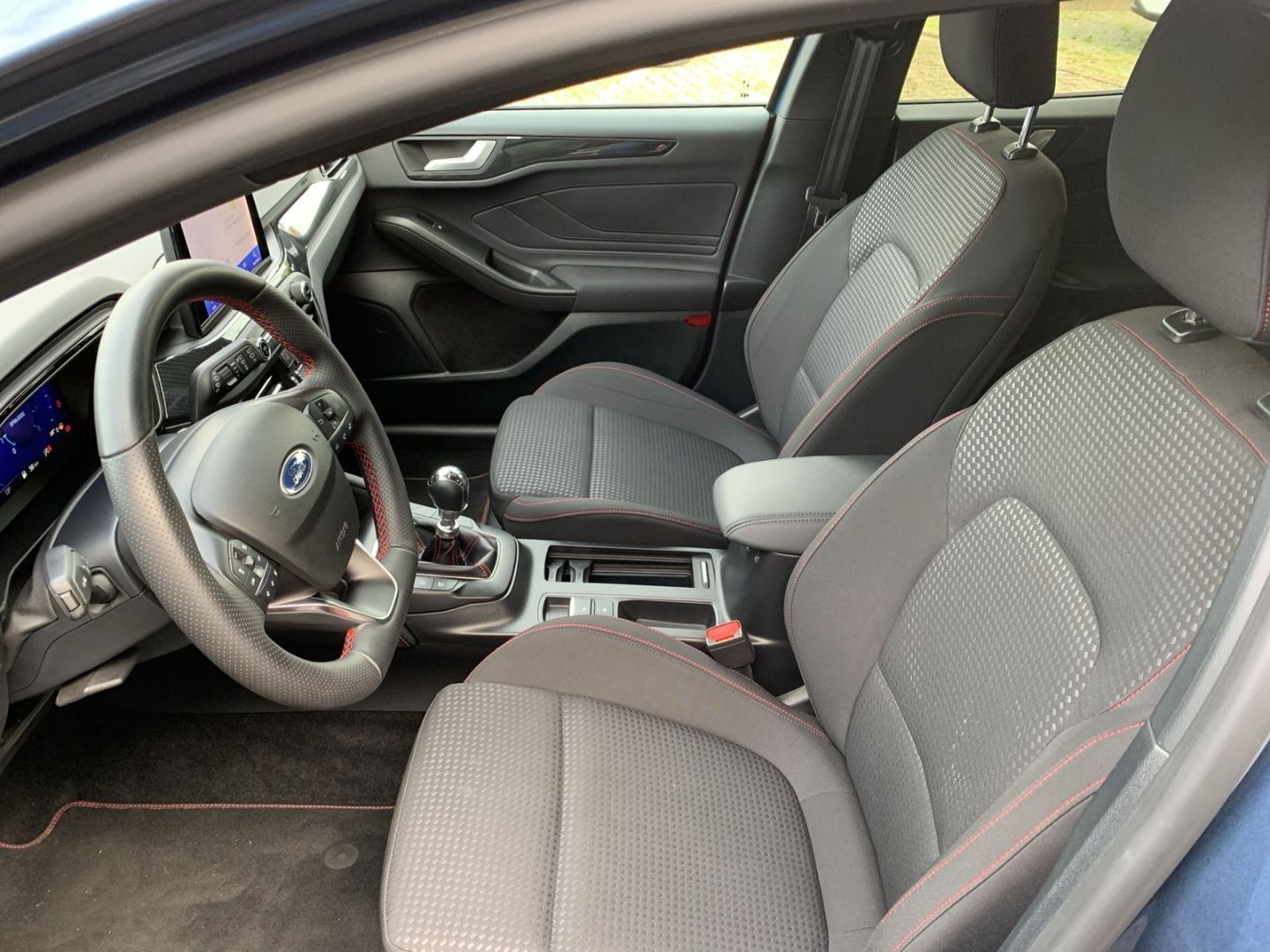 Fahrzeugabbildung Ford Focus Turnier ST-Line X 1.0 EcoBoost Mild-Hybrid