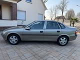 Opel Vectra 1.6 Limosine+1.Hand+Klima+53000KM+top - graue Opel Vectra