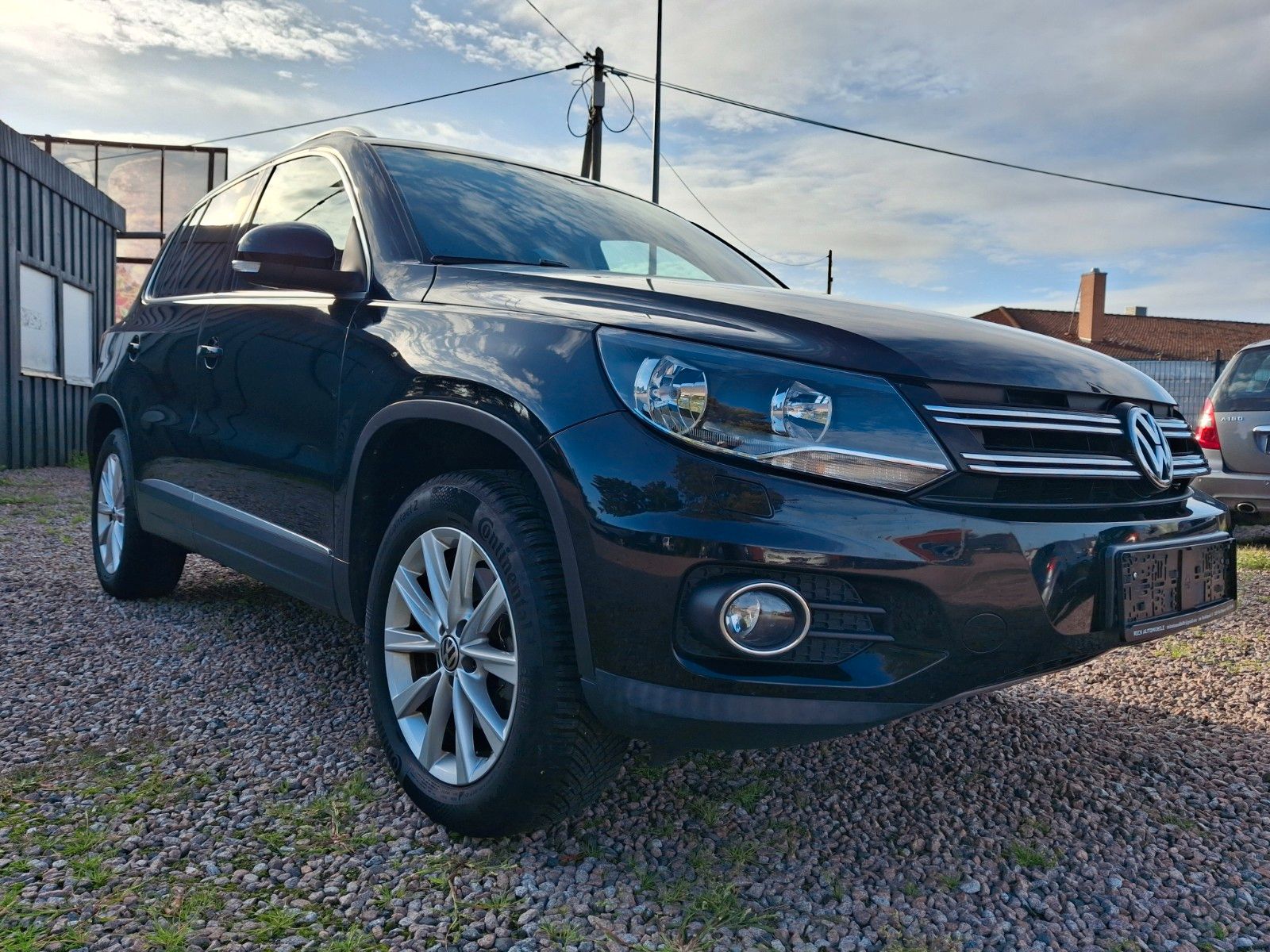 Volkswagen Tiguan - 1
