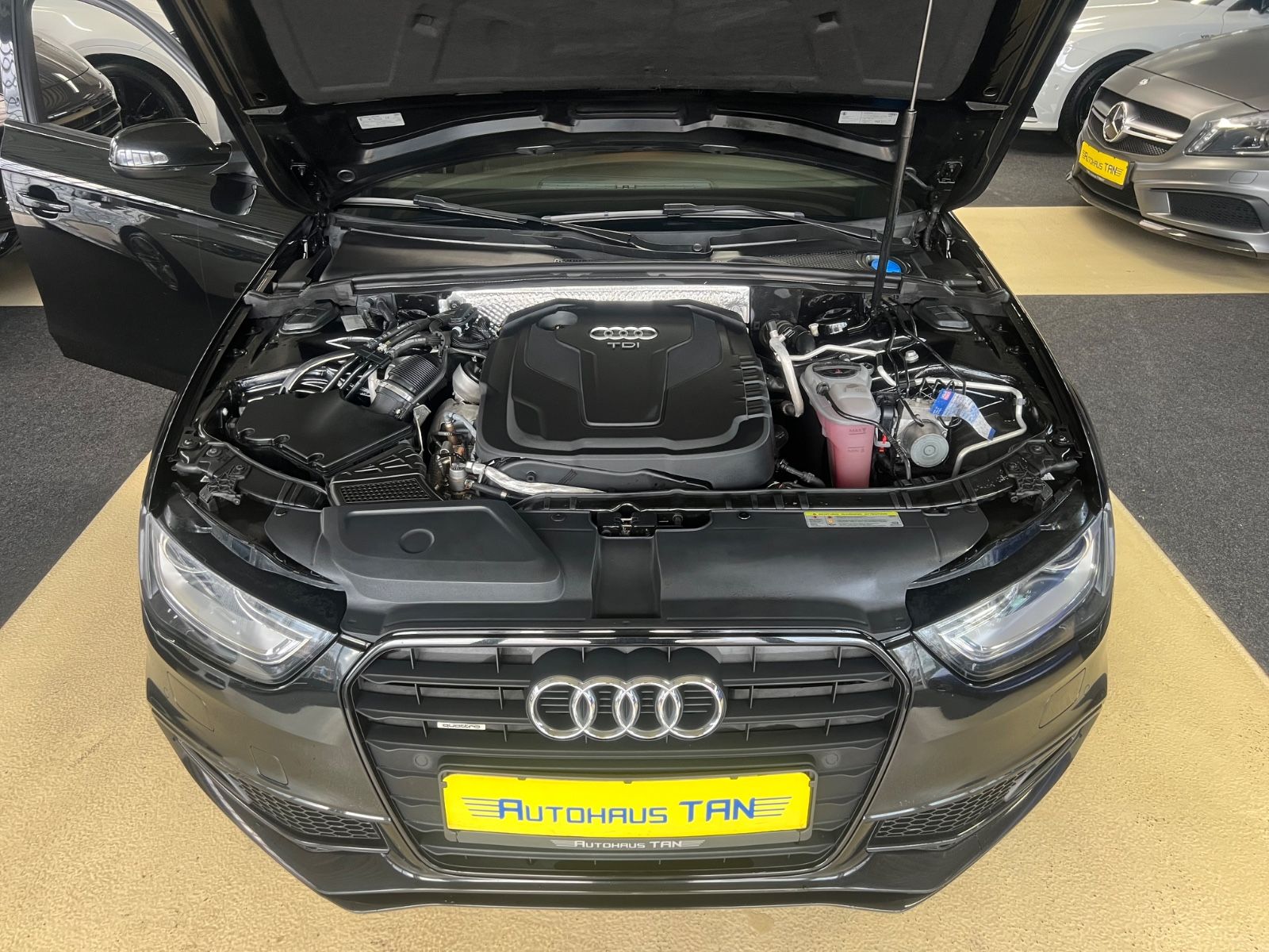 Fahrzeugabbildung Audi A4 Avant 2.0 TDI S line quattro *1.HAND*