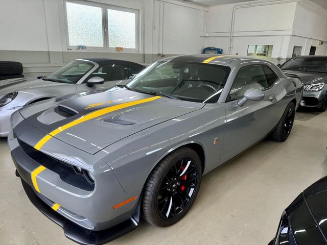 Dodge Challenger/6.4/SRT