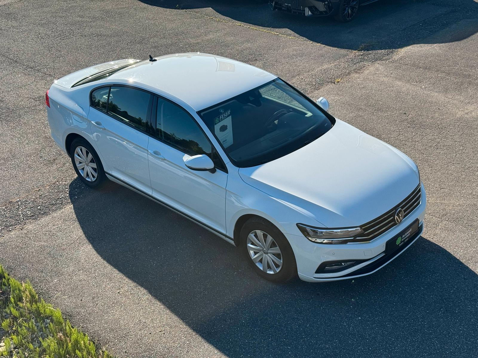 Volkswagen Passat Lim 2.0 TDI DSG ACC AHK KAM LED PDC eKLAP