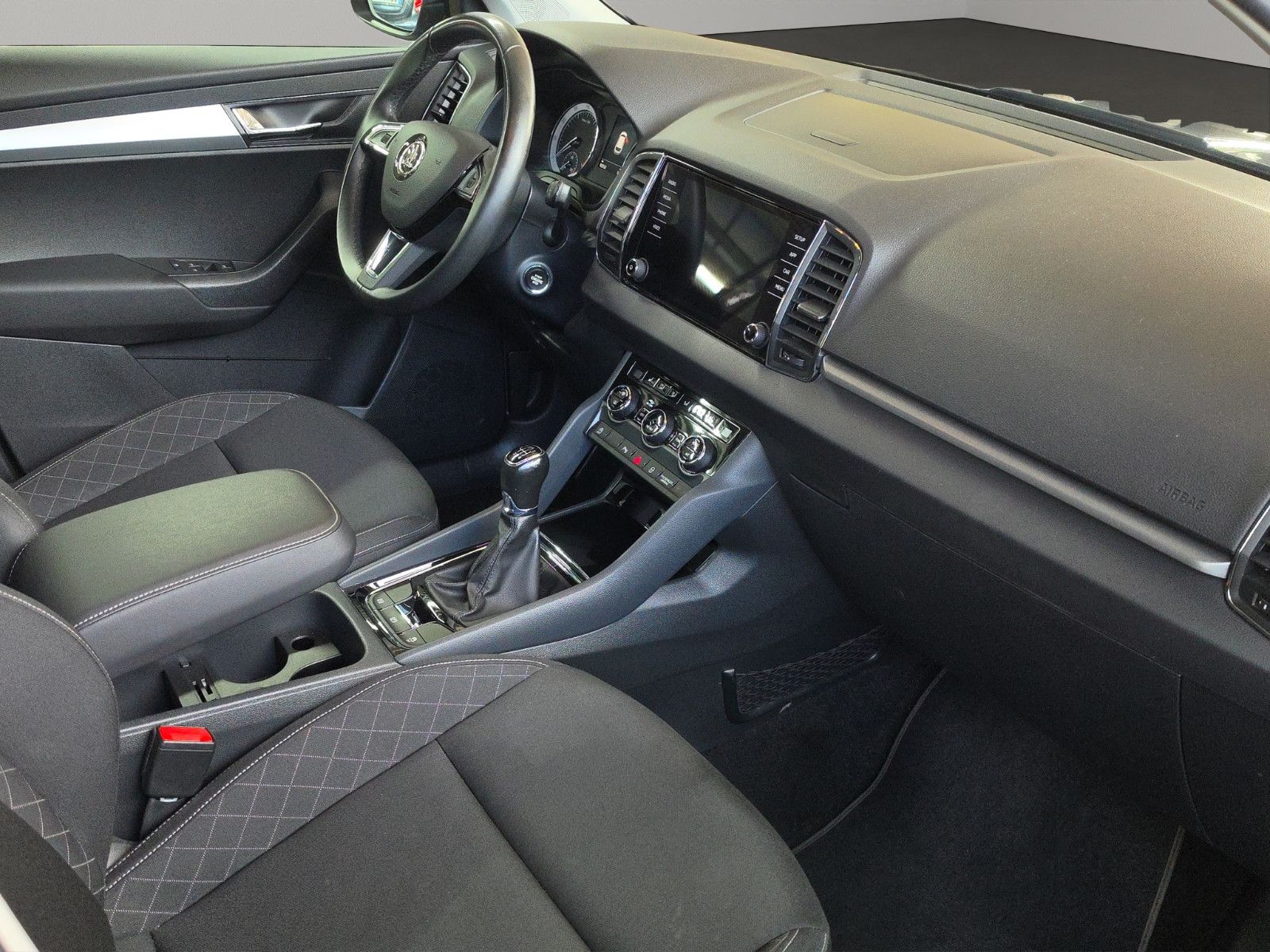 Fahrzeugabbildung SKODA Karoq Ambition Apple CarPlay