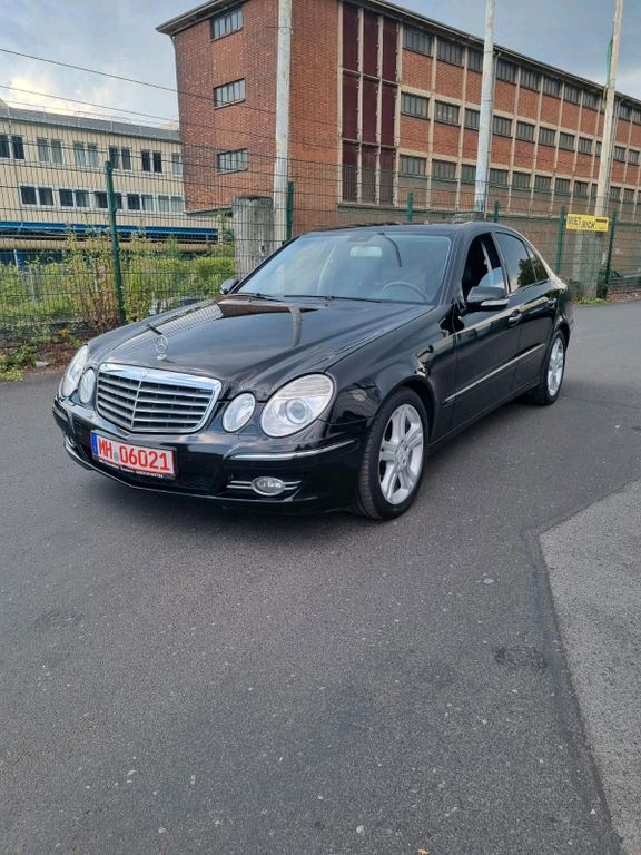 Image of Mercedes-Benz E 320