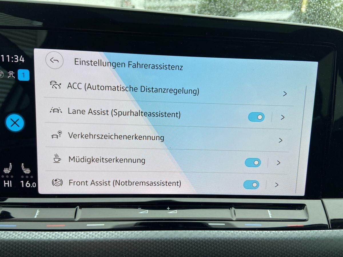 Golf VIII 1.5 TSI 6-Gang Matrix-LED StHz Panoram