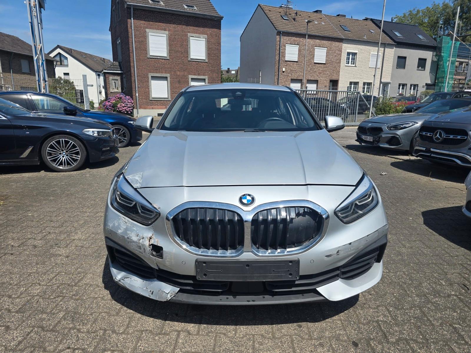 BMW 118i Limousine  Leder Xenon Automatik