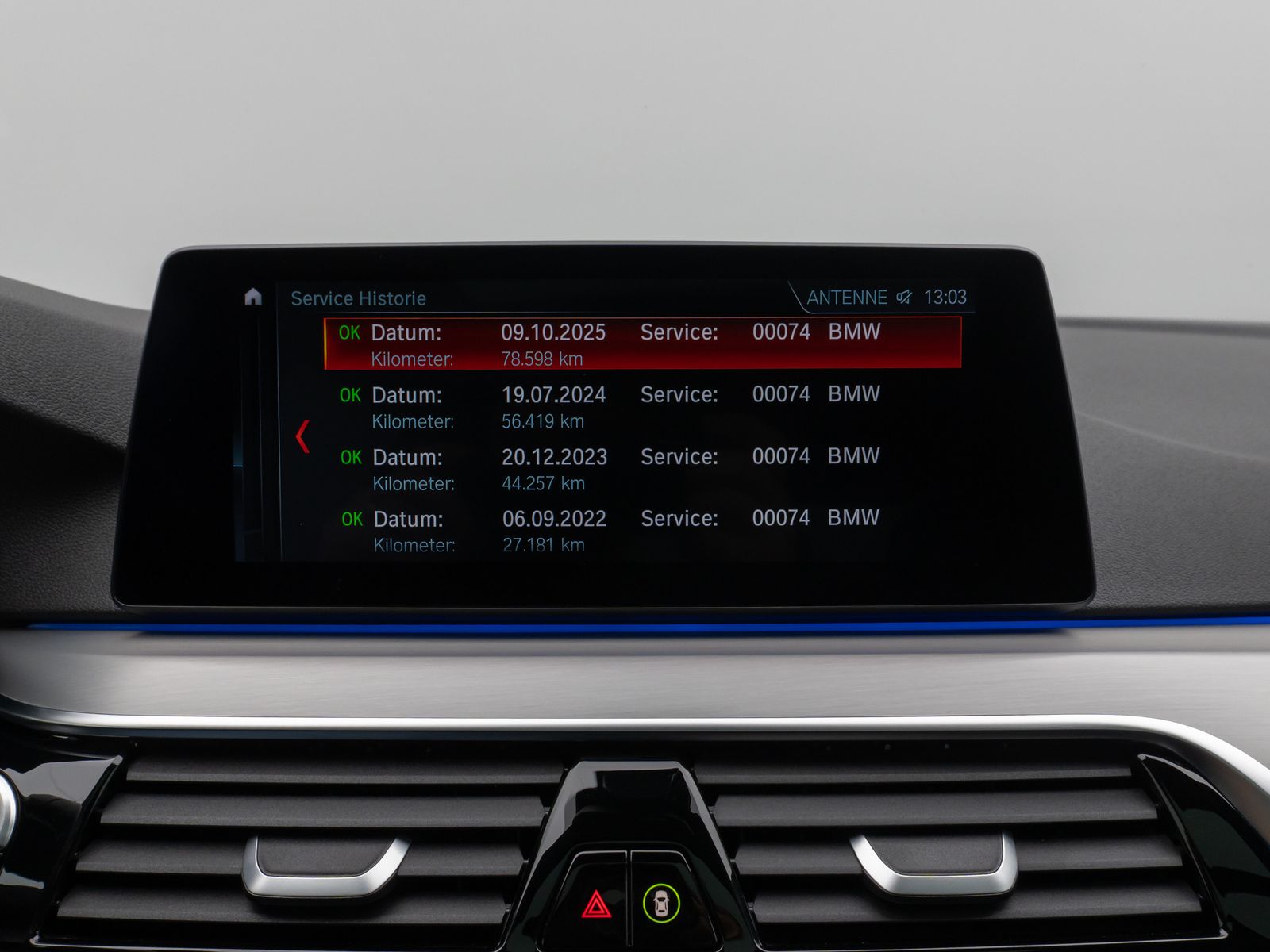 Fahrzeugabbildung BMW 530d xD M Sport Panorama Kamera HUD H/K Komfort