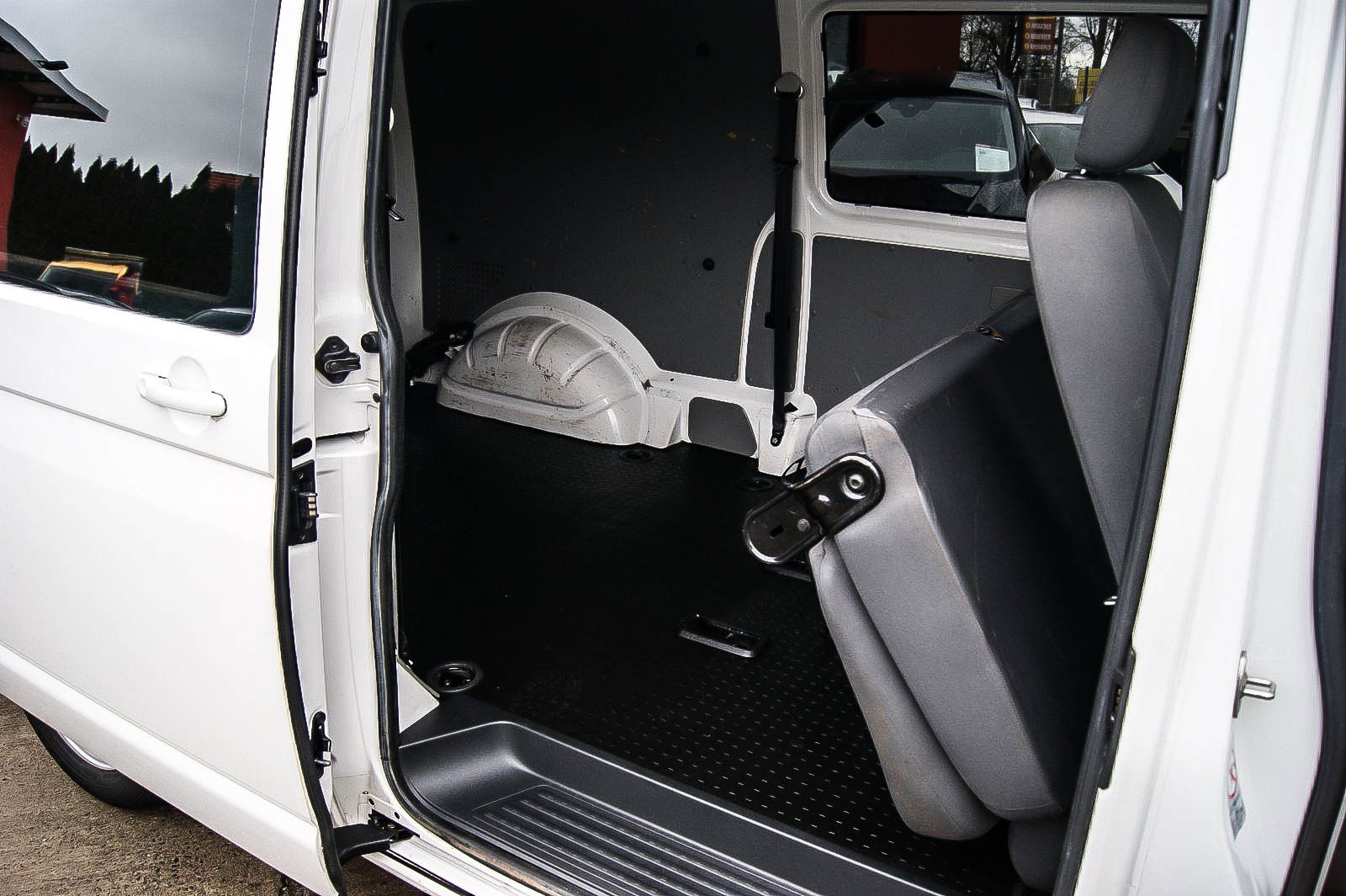 Fahrzeugabbildung Volkswagen T5 2.0TDI Mixto lang 4Motion DSG 5-SITZE ANHZV