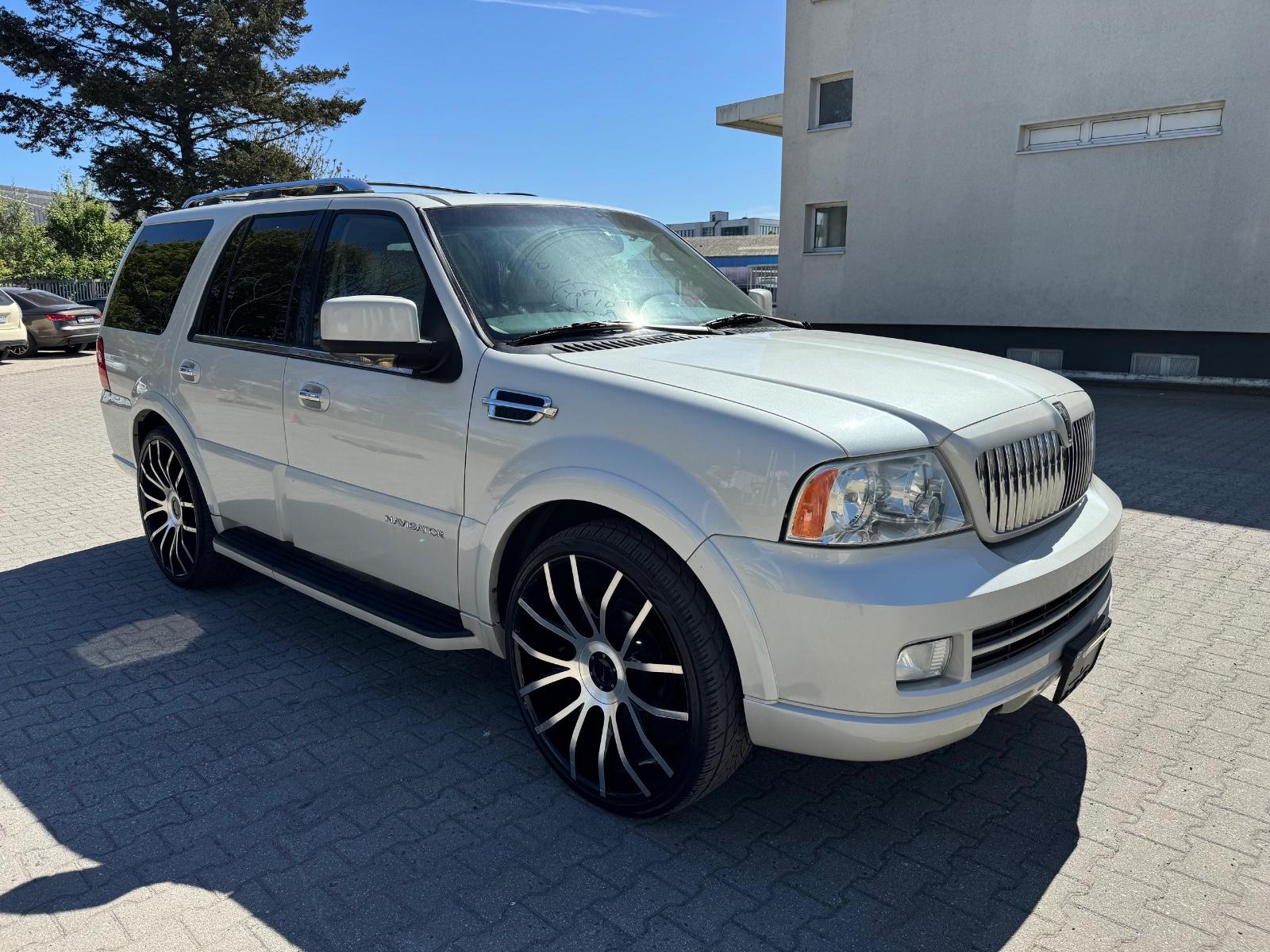 Lincoln Navigator 5.4 V8 * 1. HAND * 8-Sitzer * Allrad *