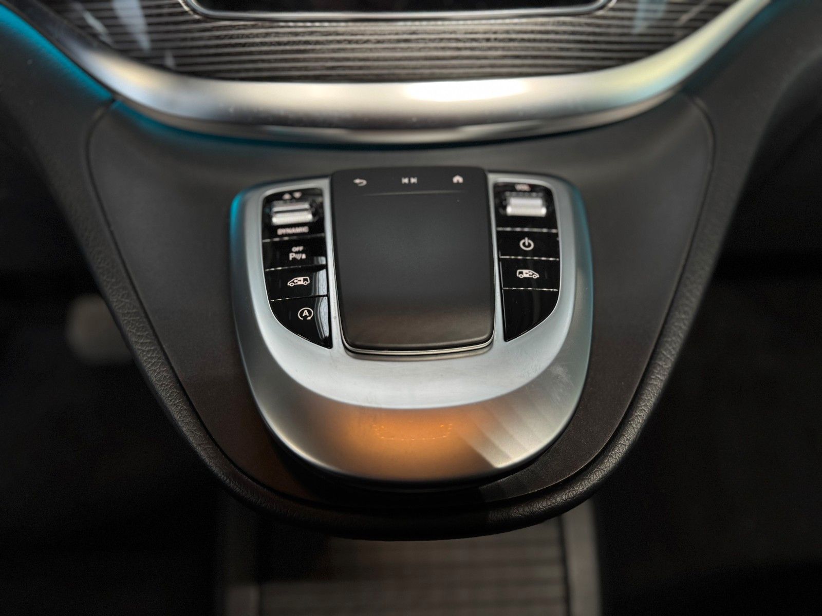 Fahrzeugabbildung Mercedes-Benz V 300d Avantgarde Edition lang "Agility Control"