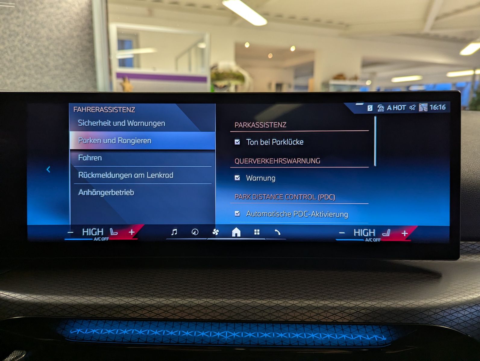 BMW 320 d xD M-Sport HUD Pano ACC LED-adaptiv AHK - Image 32