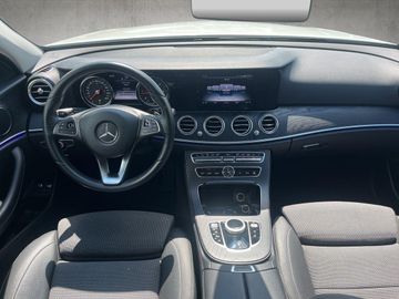 Mercedes E 200 - 12