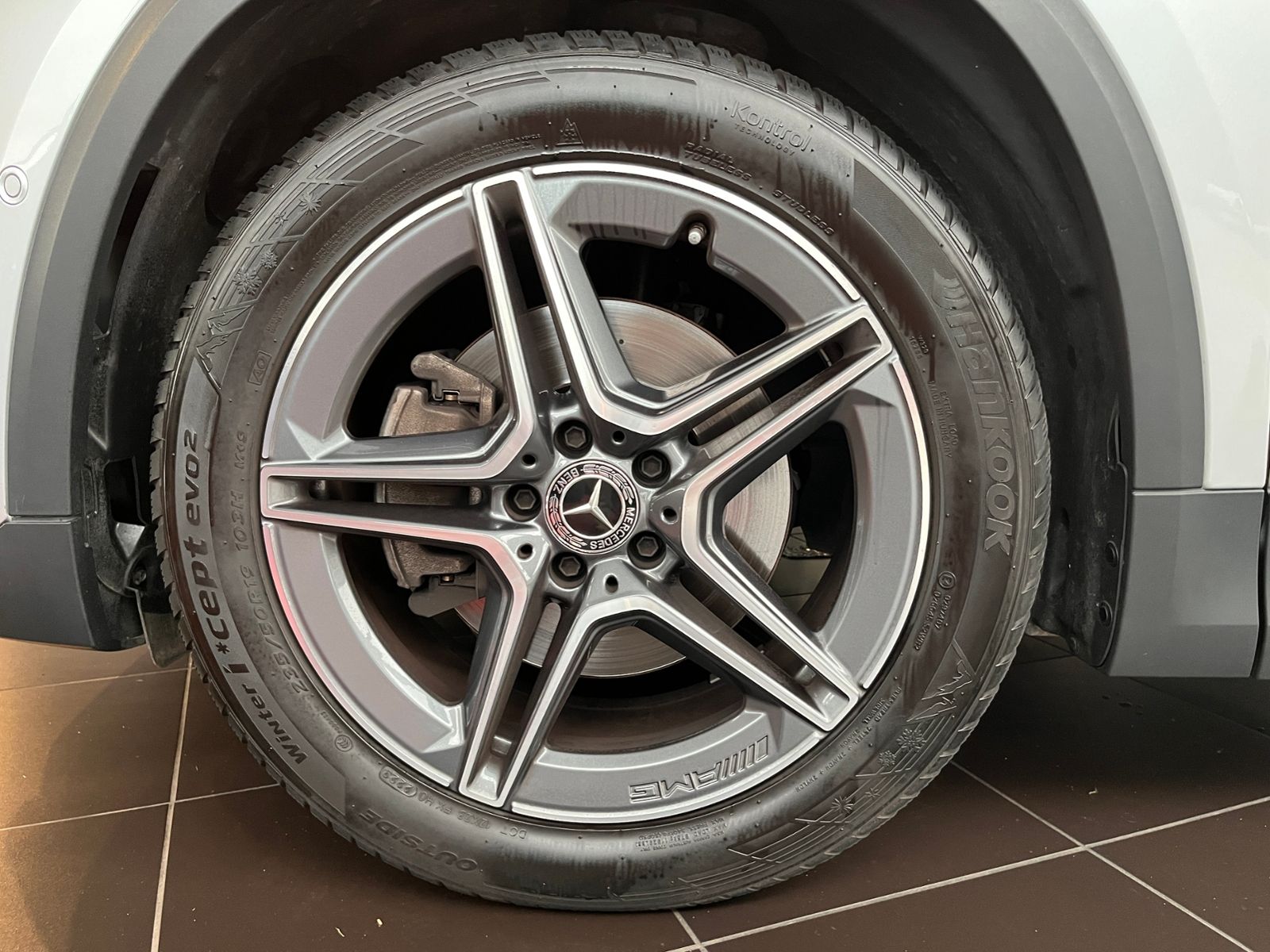 Fahrzeugabbildung Mercedes-Benz GLA 250 4Matic AMG Line PANO LED NAVI