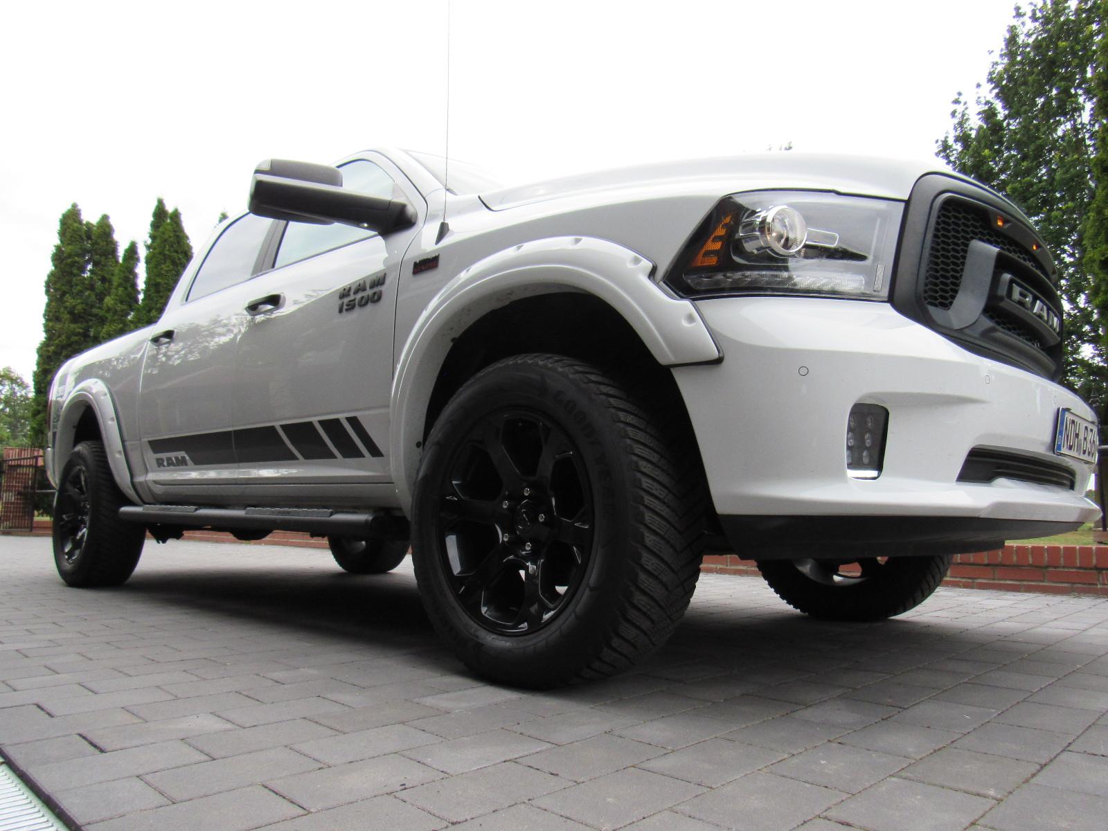 Dodge RAM/5,7-V8-HEMI/4X4/LPG/3 ZOLL/ALCANTARA/AHK/LED