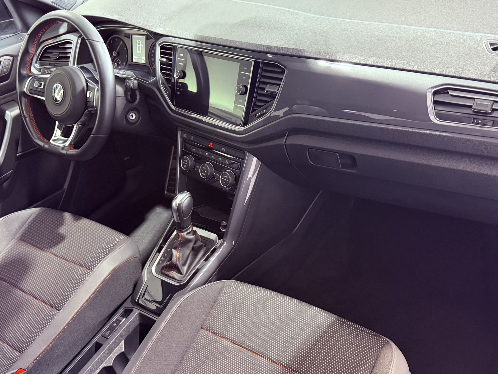 Fahrzeugabbildung Volkswagen T-Roc 1.5 TSI*Sport*LED*ACC*SHZ*Navi*