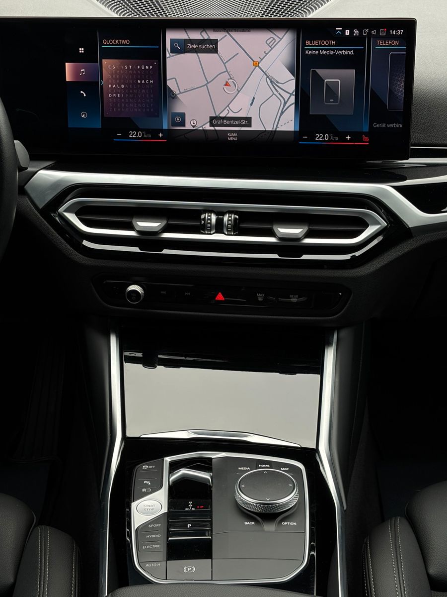 Fahrzeugabbildung BMW 330e Touring Advantage Akustik LcPlus HIFI CAM