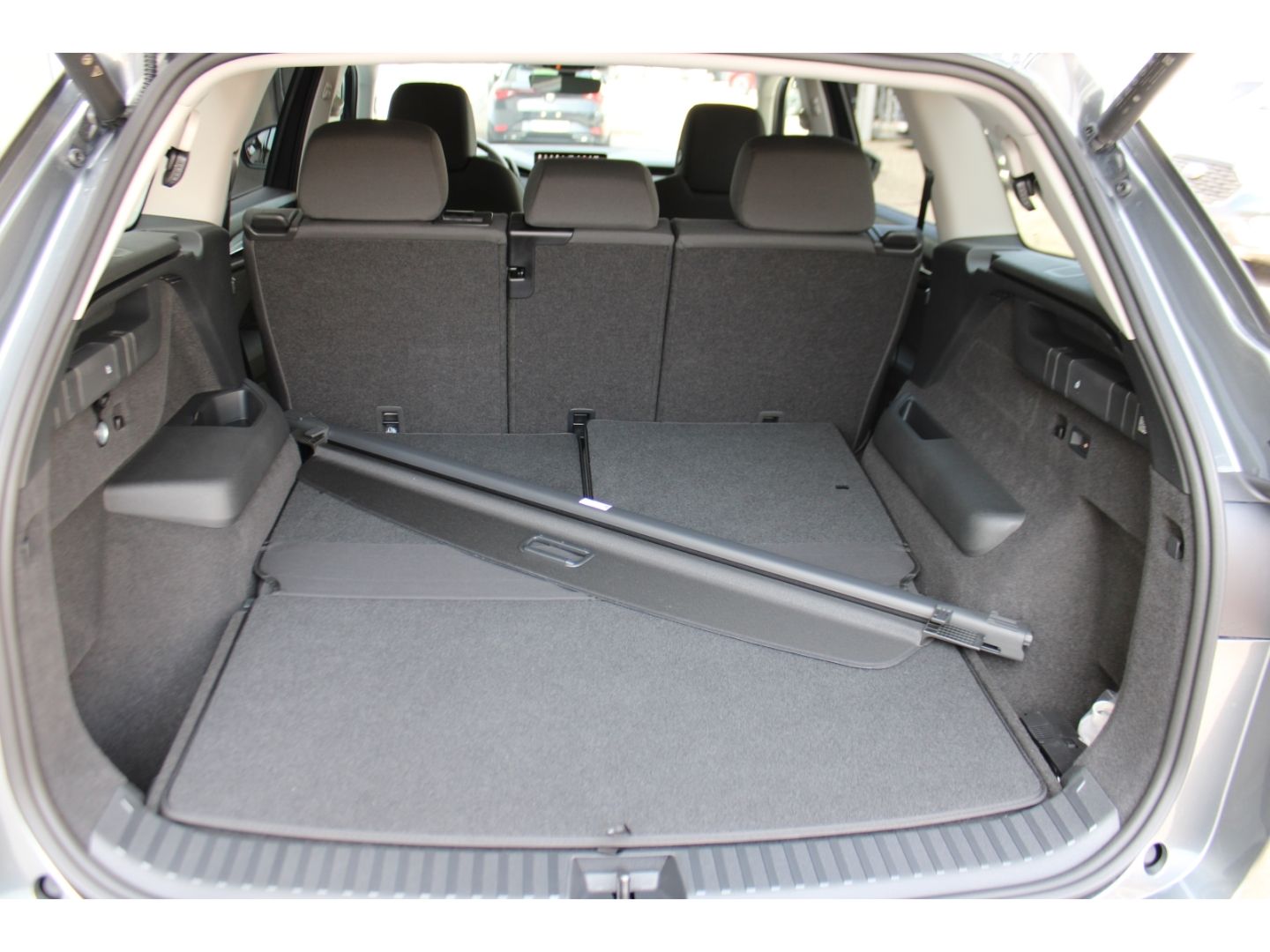 SKODA Kodiaq 1.5 TSI mHEV Selection ACC LED AHK TWA RF - Image 9