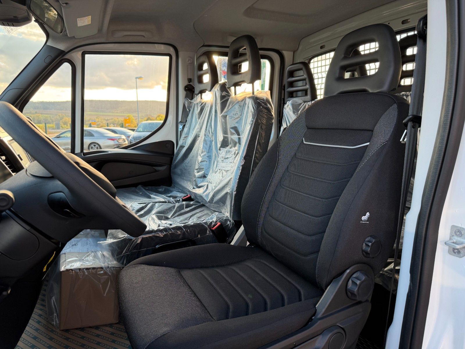 Fahrzeugabbildung Iveco Daily 35S14 Doka, Pritsche, Klima, AHK
