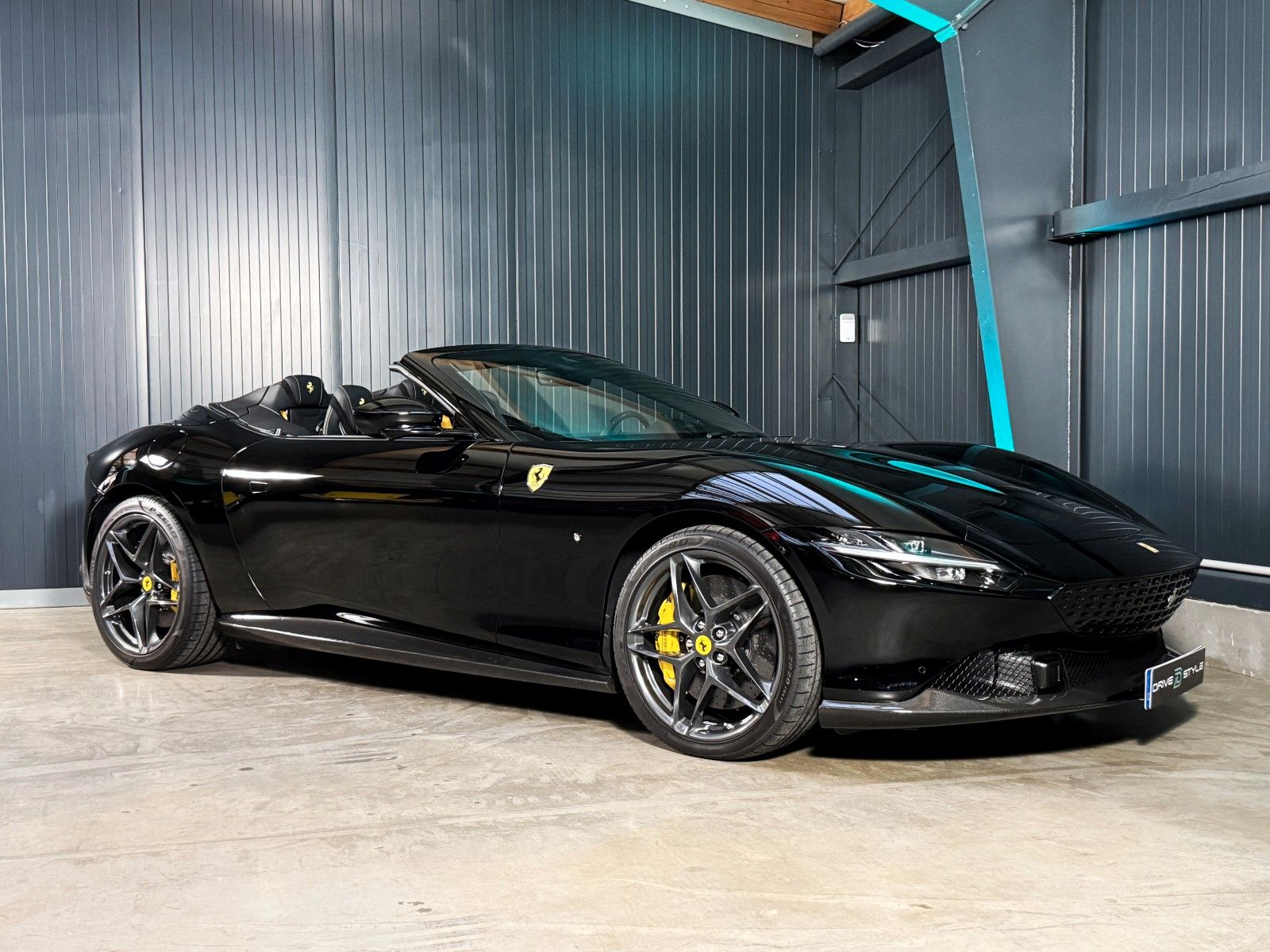 Fahrzeugabbildung Ferrari Roma Spider + Carbon + Daytona + ACC + 360 Grad