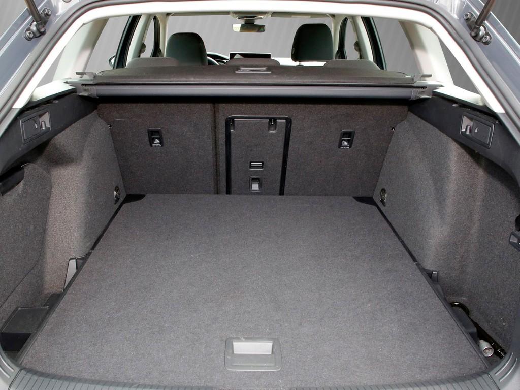 Volkswagen Golf VIII Variant 1.5 eTSI DSG Life 16" ACC AHK, миниатюра 6