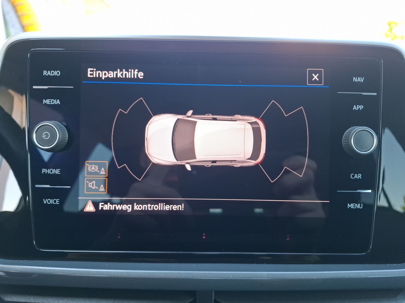 Fahrzeugabbildung Volkswagen T-Roc TSI Style LED Navi AID ACC Park-Assist SH